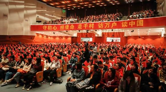 把青春写在大地上，1500余名大学生走遍1000多个村庄“受教育、长知识”